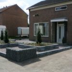 Koops-renovatie-bloembakken-in-de-voortuin-4