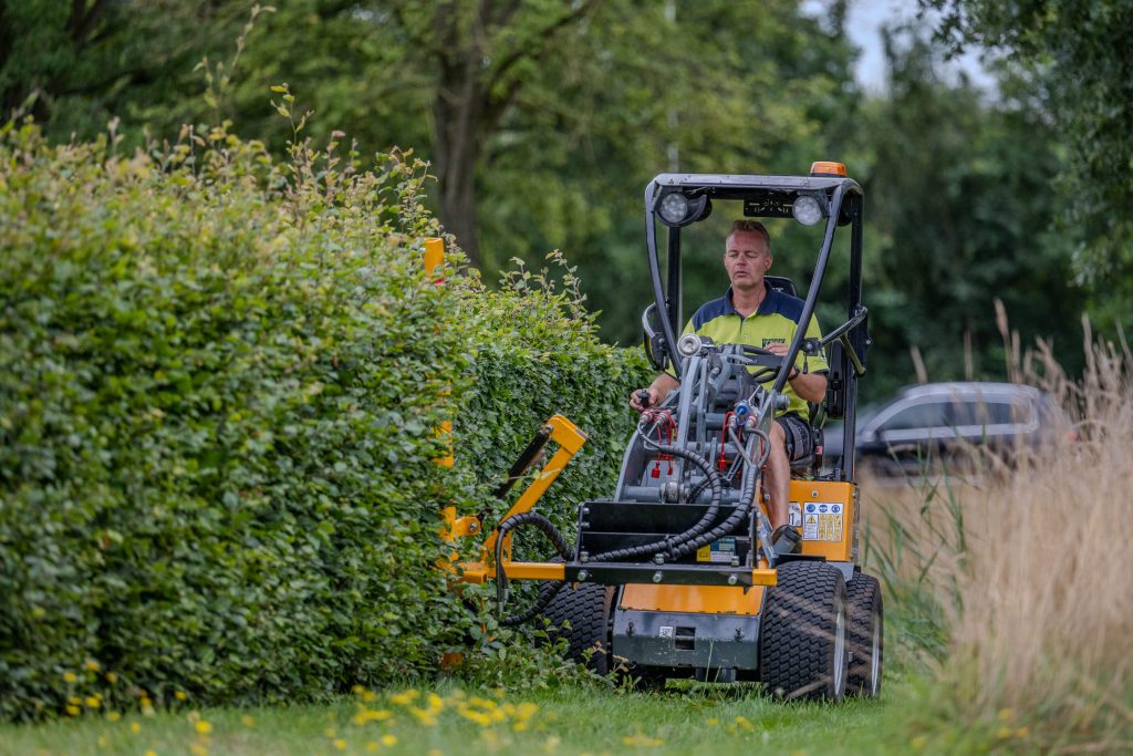 Onderhoud bedrijventerrein Gorredijk door Hoveniersbedrijf Koops