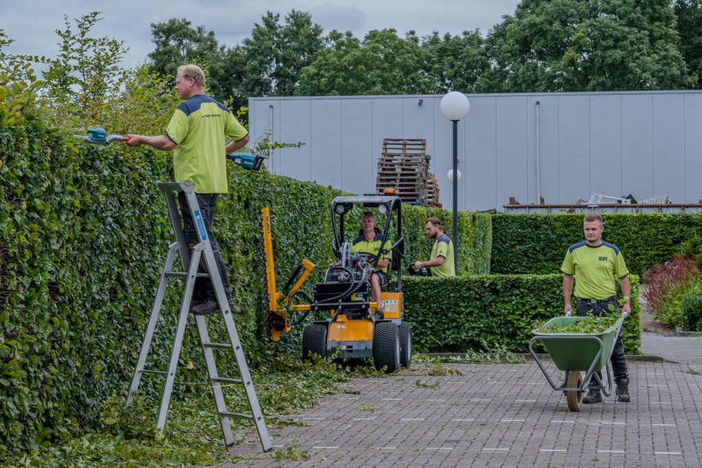 Onderhoud bedrijventerrein Gorredijk door Hoveniersbedrijf Koops